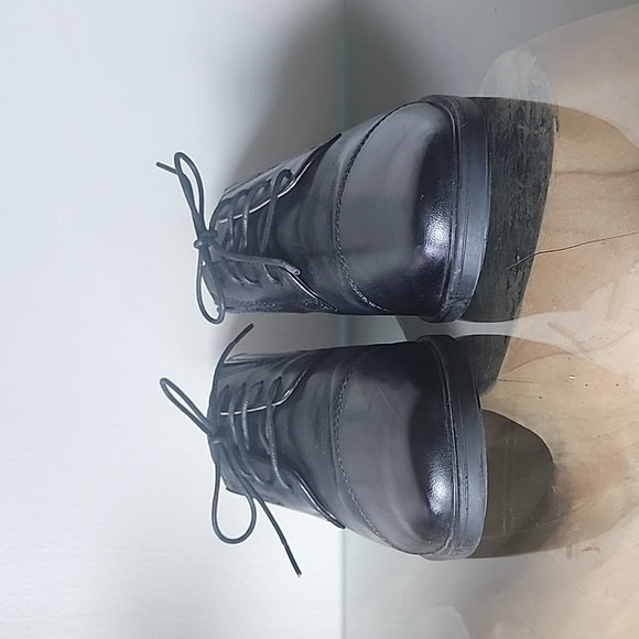 CLARKS Tilden Cap Black Leather Mens Shoes 7W - Picture 2 of 11